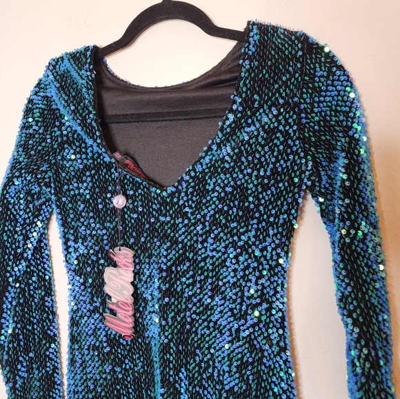 NWT Motel Rock Blue Green Iridescent Sequin long sleeve mini dress. Size XS. - Picture 7 of 17